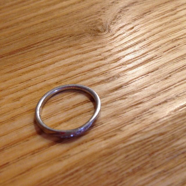 【4℃ BRIDAL(ヨンドシーブライダル)の口コミ】 婚約指輪と同じブランドで揃えようと思ったのと、デザインが気に入りこの…