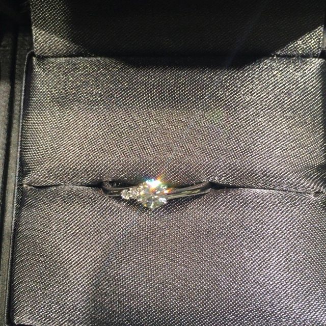 【ラザール ダイヤモンド(LAZARE DIAMOND)の口コミ】 とにかくきれいです。結婚指輪とセットでつけられるものを探していたので…