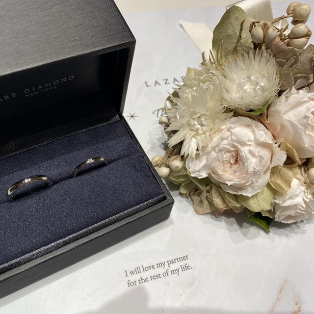 【ラザール ダイヤモンド(LAZARE DIAMOND)の口コミ】 シンプルながらも高級感のあるデザインを探していました。ネットで事前に…