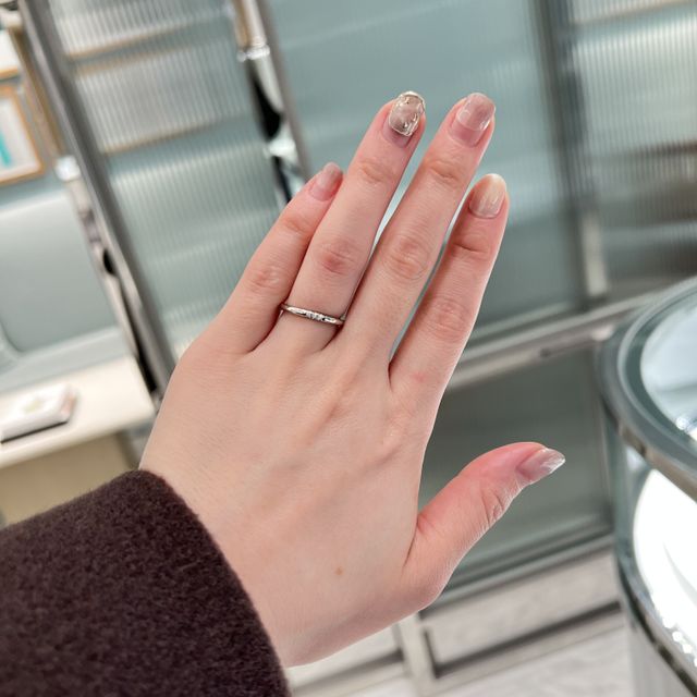 【ティファニー(Tiffany & Co.)の口コミ】 パートナーはシンプルなストレートラインのものが良いとの事だったので、…