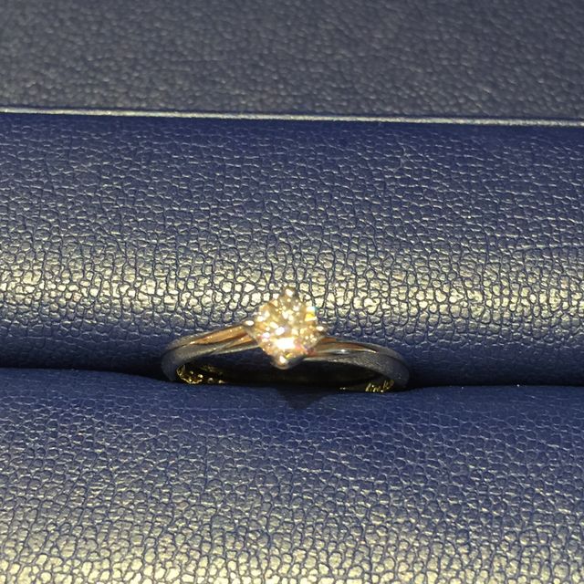 【銀座ダイヤモンドシライシの口コミ】 結婚指輪と婚約指輪の両方を探していて、今後長く使うためにセットで付け…