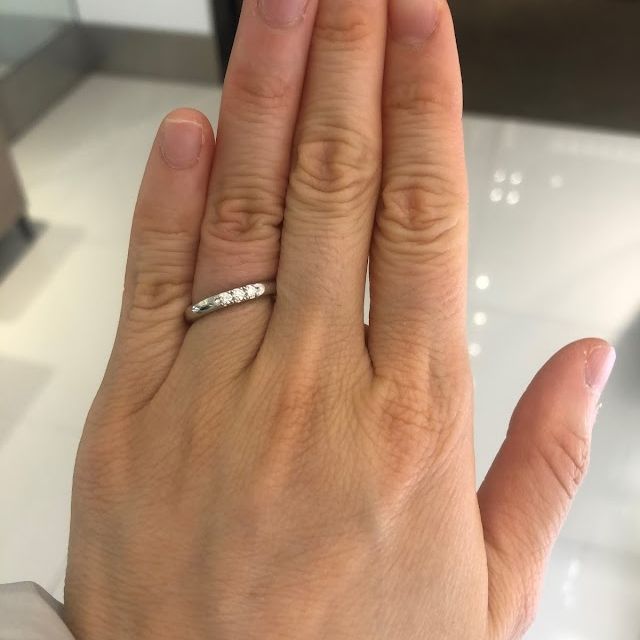【4℃ BRIDAL(ヨンドシーブライダル)の口コミ】 指輪のデザインはとても美しく洗練されたものでした。指を着けたことがな…