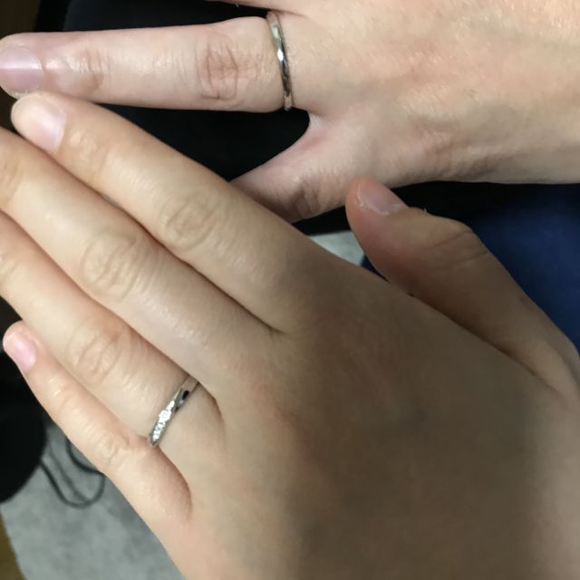 【4℃ BRIDAL(ヨンドシーブライダル)の口コミ】 デザインが指に合って違和感なかったので。シンプルなデザインとストレー…