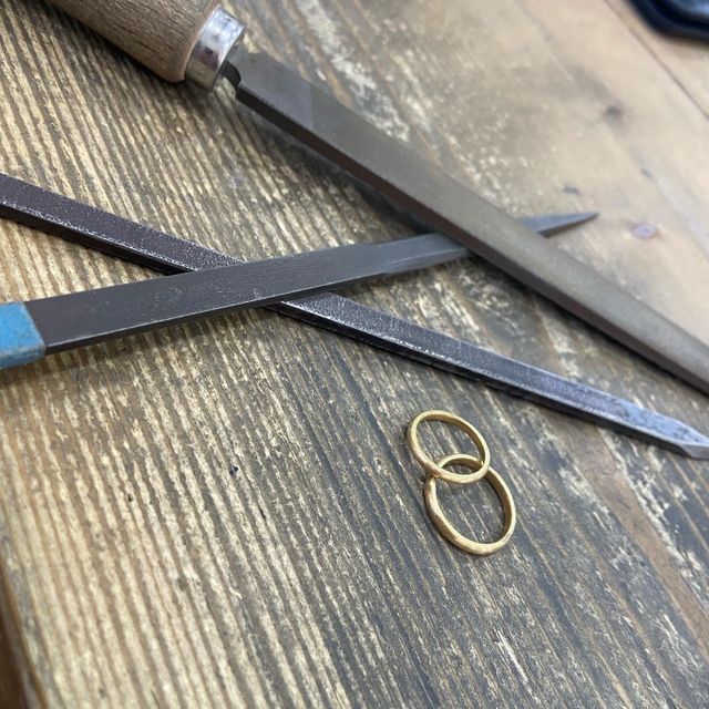 【鎌倉彫金工房の口コミ】 デザインや価格帯、即日持ち帰りが魅力的だったためこちらの指輪にしよう…