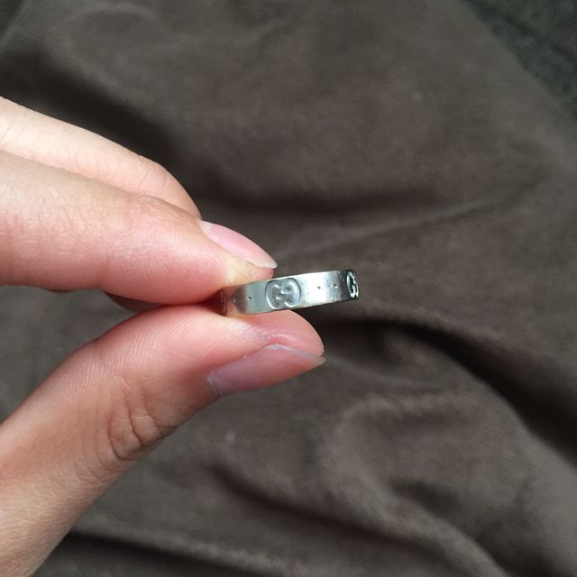 【グッチ(GUCCI)の口コミ】 シンプルかつさりげなくオシャレなものを探していてこちらのリングに出会…