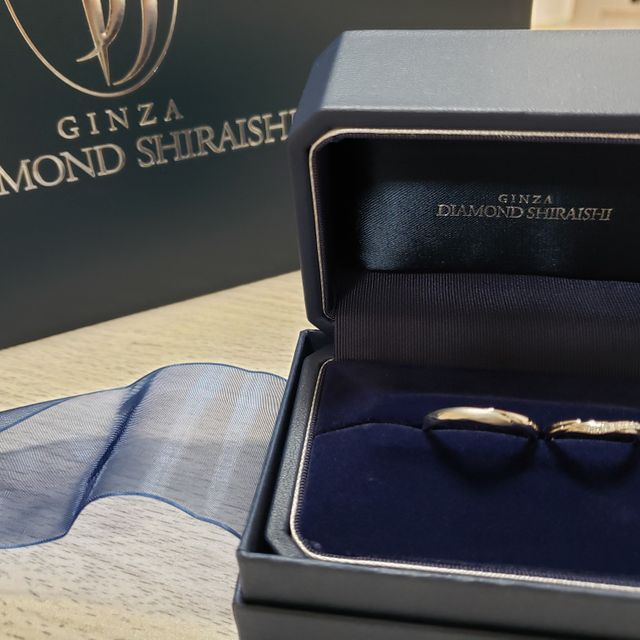 【銀座ダイヤモンドシライシの口コミ】 Vラインが指を長く見せてくれて、ダイヤが入っているラインも絶妙なところ…