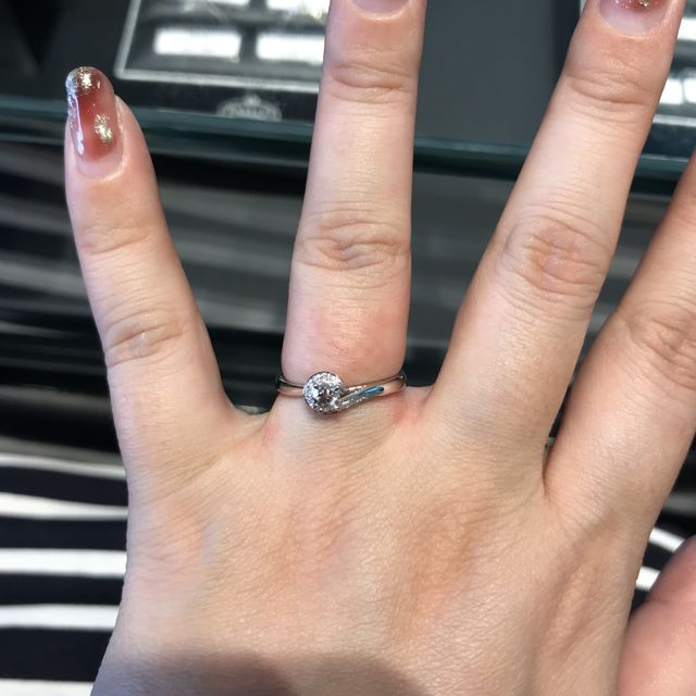 【銀座ダイヤモンドシライシの口コミ】 他店やネットでいろんなデザインを見ていて
大体決めていたのですが
色々…