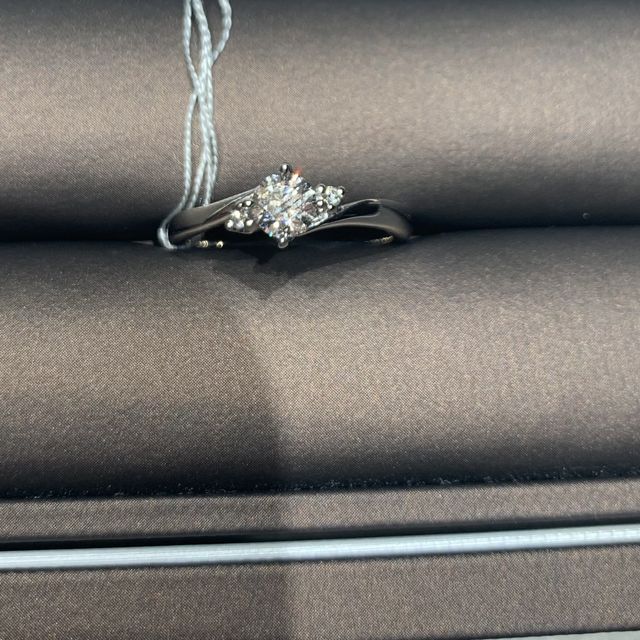 【アイプリモ(I-PRIMO)の口コミ】 王道ではないタイプの指輪が欲しかったため、少しデザイン性のある指輪に…