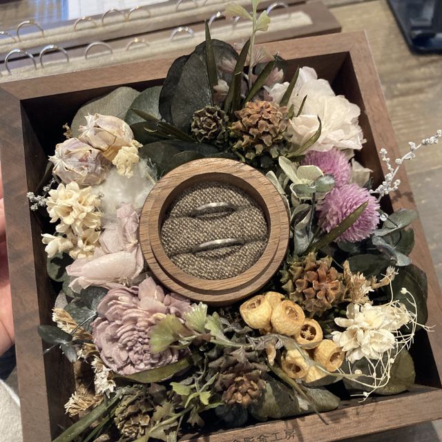 【鎌倉彫金工房の口コミ】 肌の色に馴染みがよく、落ち着いた色合いのホワイトゴールドを選択しまし…