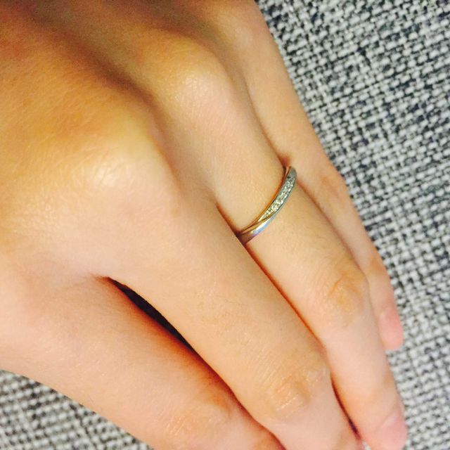 【俄(にわか)の口コミ】 数社の指輪と比較しましたが、比較的繊細なデザインのものが多く、指輪の…