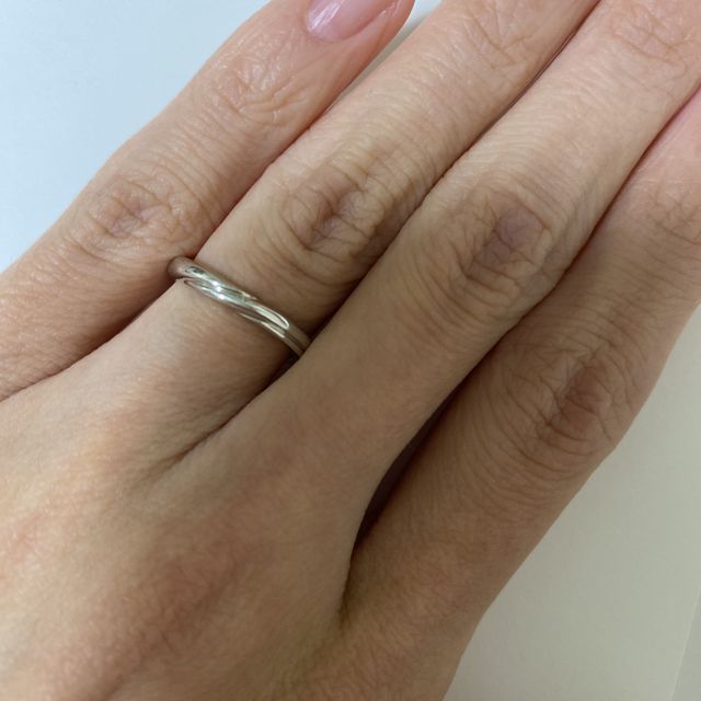 【銀座ダイヤモンドシライシの口コミ】 普段の生活に違和感なくつけられるものを探していました。
つけ心地、見た…