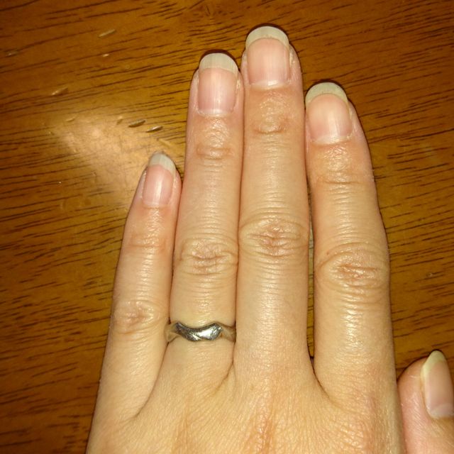 【俄(にわか)の口コミ】 まず、他人との差別化を重視しました。
指輪を購入した当時は婚約指輪との…