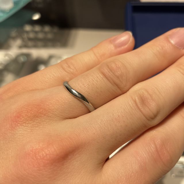 【銀座ダイヤモンドシライシの口コミ】 雑誌で気に入ったデザインを見つけ、お店を予約し来店しました。あらかじ…