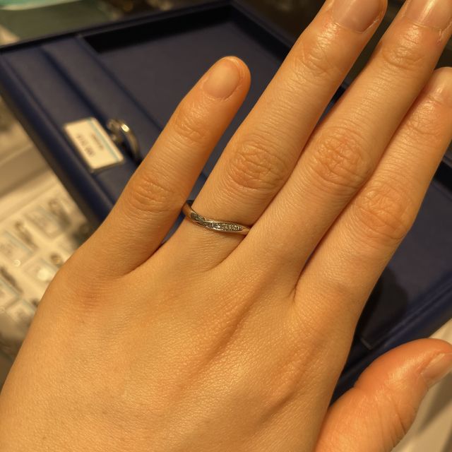 【銀座ダイヤモンドシライシの口コミ】 雑誌で気に入ったデザインを見つけ、お店を予約し来店しました。あらかじ…