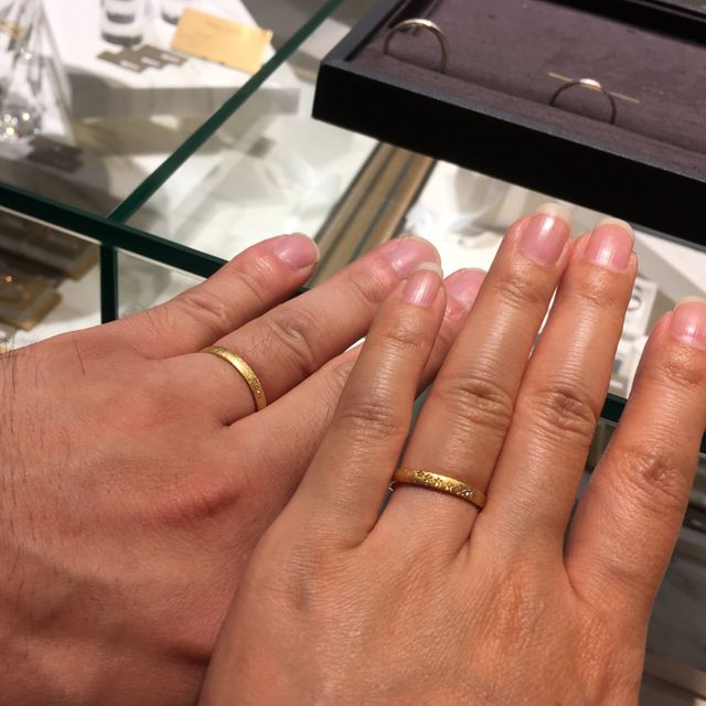 【ete(エテ)の口コミ】 ゴールド素材に星形がデザインされています。女性用は星が５つとダイヤが…