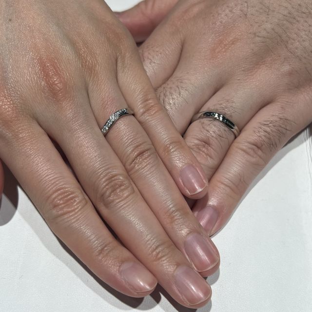 【PILOT BRIDAL(パイロットブライダル)の口コミ】 すでに女性側がもらっていたカルティエの婚約指輪との重ね付けができるこ…