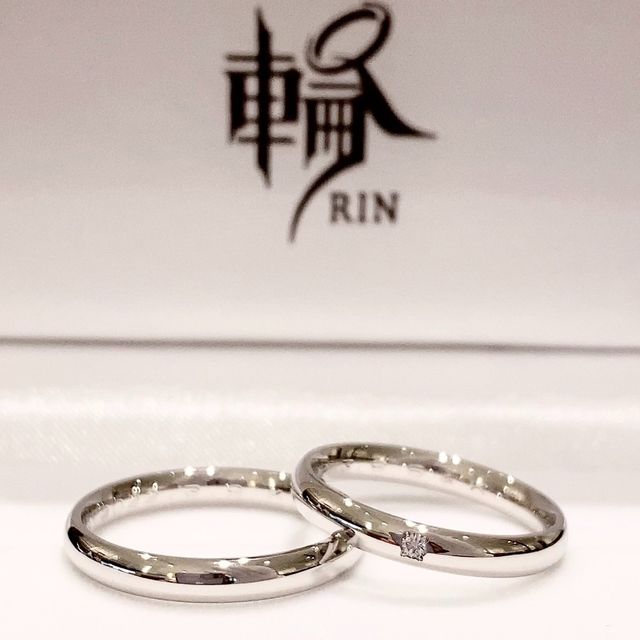 【輪-RIN-の口コミ】 スッと指にはまる滑らかさに惹かれました。
シンプルで光沢があり、指輪探…