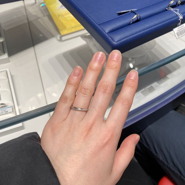 【銀座ダイヤモンドシライシの口コミ】 V字できれいなダイヤモンドがついてます。
綺麗な指輪が良かったので満足…