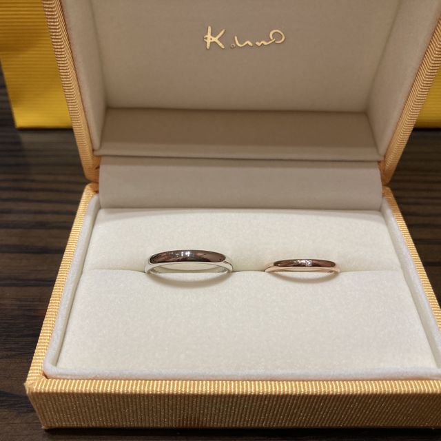 【ケイウノ ブライダル(K.UNO BRIDAL)の口コミ】 2人ともシンプルなデザインが良かったので、長く着けられるよう無駄なとこ…