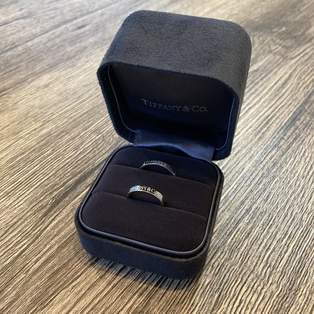 【ティファニー(Tiffany & Co.)の口コミ】 お互い指や腕にアクセサリーをつけるのが苦手だったのでそれでも毎日つけ…