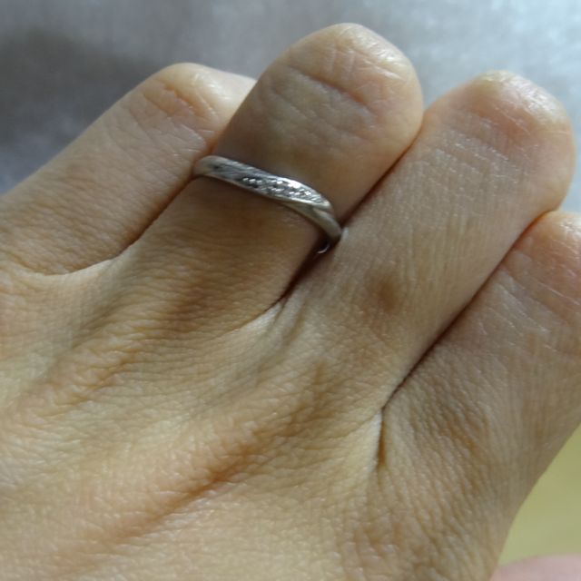 【アイプリモ(I-PRIMO)の口コミ】 初めて行ったブライダルリングショップだったのですが、シンプルかつ指に…