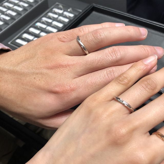 【エクセルコダイヤモンド(EXELCO DIAMOND)の口コミ】 ななめにカッティングが入ったデザインがスタイリッシュな印象になり、気…