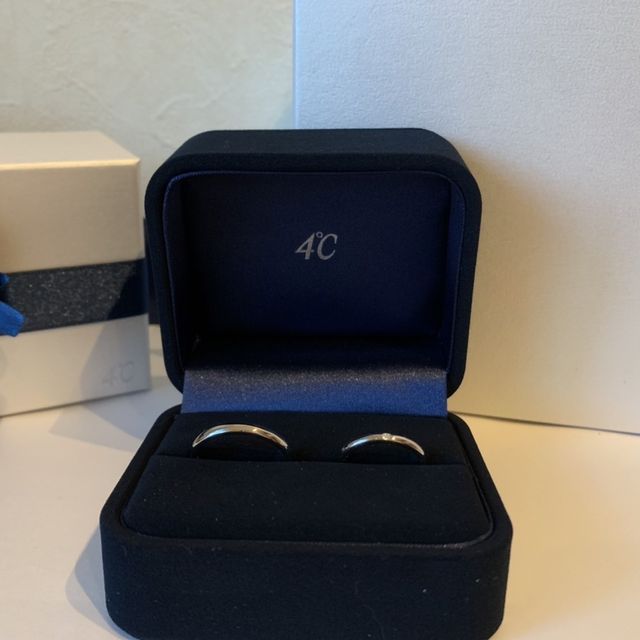 【4℃ BRIDAL(ヨンドシーブライダル)の口コミ】 セミオーダーで指輪を購入しました。私は細めの指輪が好きなので2.0㍉で。…