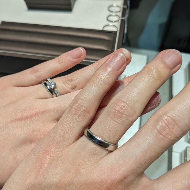 【アイプリモ(I-PRIMO)の口コミ】 たくさん試着させていただき、ストレートタイプでミル打ちのデザインが二…