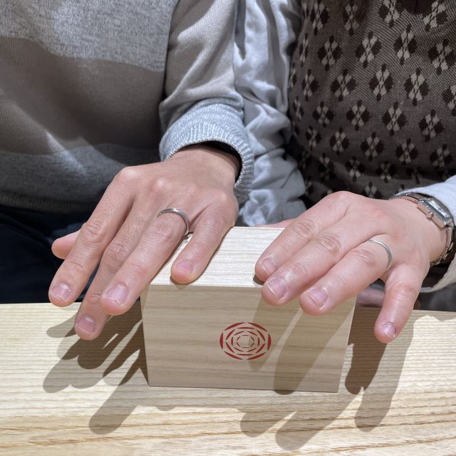 【出雲結(いずもゆい)の口コミ】 結婚指輪なので、長く愛用できるものを探していました。シンプルなデザイ…