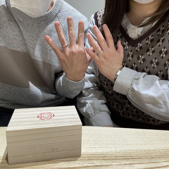 【出雲結(いずもゆい)の口コミ】 結婚指輪なので、長く愛用できるものを探していました。シンプルなデザイ…