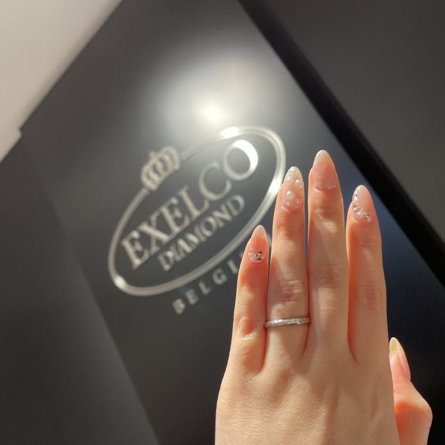 【エクセルコダイヤモンド(EXELCO DIAMOND)の口コミ】 華奢なデザインではなく
華やかなデザインを、探しておりダイヤも大きめの…