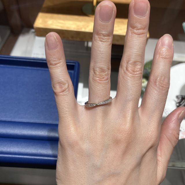 【銀座ダイヤモンドシライシの口コミ】 憧れのハーフエタニティリングが思ったよりも良心的な価格で驚きました。…