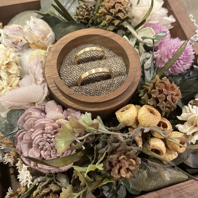 【鎌倉彫金工房の口コミ】 婚姻届を提出した日に2人で手作りしました。
結婚指輪のブランドには特に…