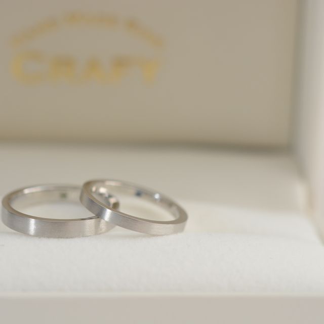 【CRAFY(クラフィ)の口コミ】 シンプルなデザインがよかったけど、少し個性が欲しく指輪の半分にマット…