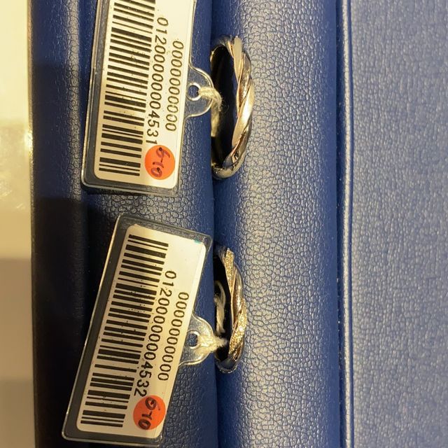 【銀座ダイヤモンドシライシの口コミ】 指輪のデザインが結構気に入ります。また指輪の名前もいい意味なので、す…