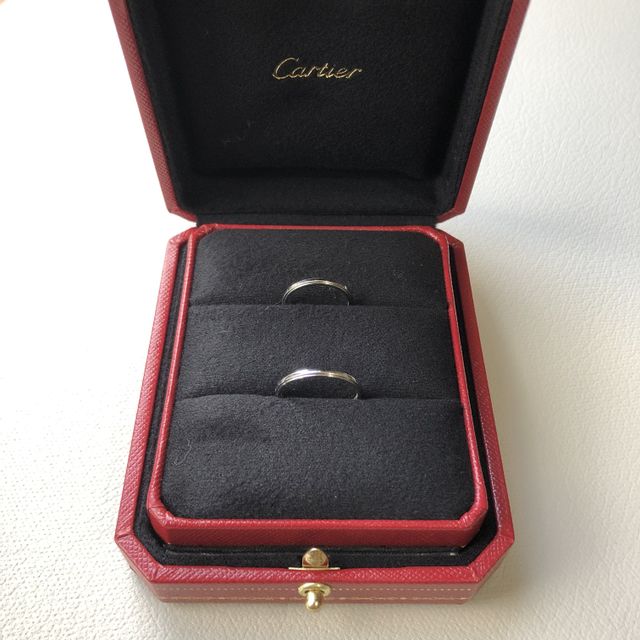 【カルティエ(Cartier)の口コミ】 石ありと迷いましたが、実際につけてみると、すっきりしたデザインの方が…