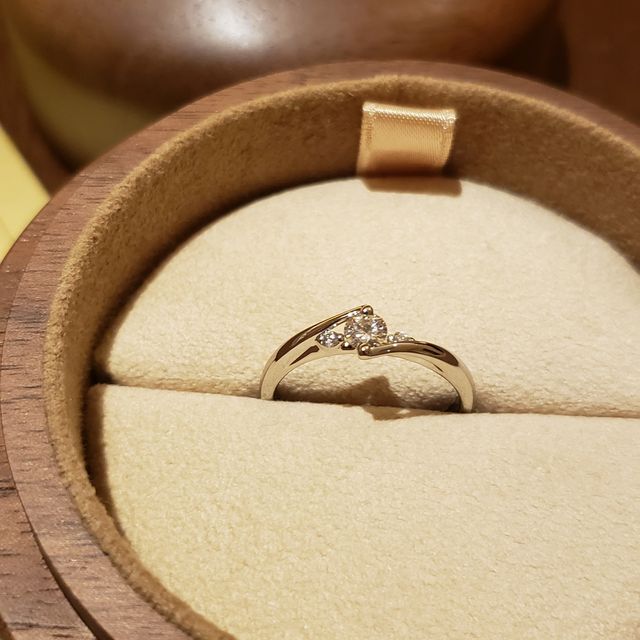 【COLANY(コラニー)の口コミ】 私は、派手なのは好きでなく、引っ掛かったりしそうな出っぱりのある指輪…