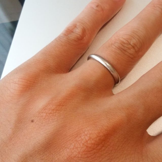 【ラザール ダイヤモンド(LAZARE DIAMOND)の口コミ】 自分の指輪はシンプルさを一番重視して選んだ。それとは別に、ペアリング…