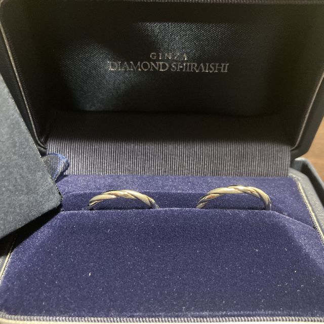 【銀座ダイヤモンドシライシの口コミ】 ［指輪のデザイン］シンプル方ワンポイントでひねりを入れることで光沢が…