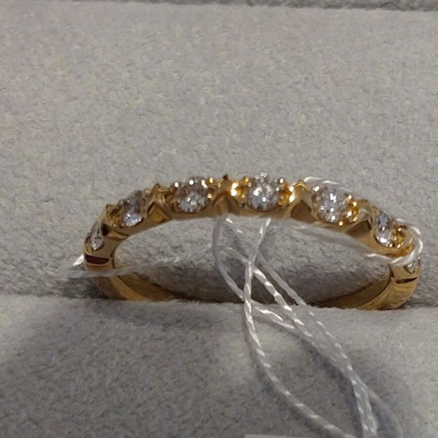 【STAR JEWELRY(スタージュエリー)の口コミ】 ハーフエタニティのようなデザインだが、ダイヤの一粒ずつが大きく、存在…