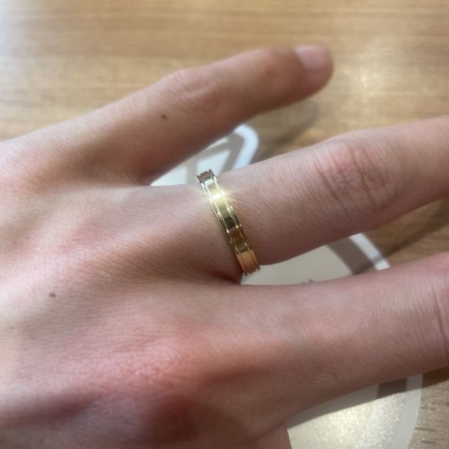 【アイプリモ(I-PRIMO)の口コミ】 2人とも色はゴールドでストレートのデザインでさがしており、気に入ったデ…