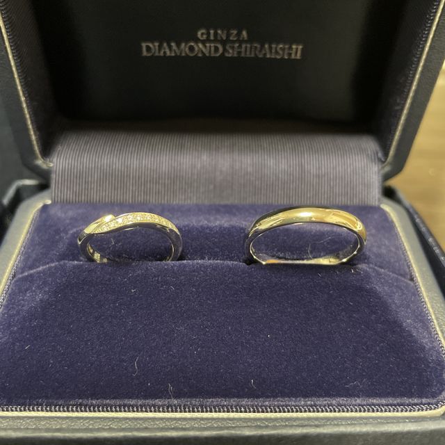 【銀座ダイヤモンドシライシの口コミ】 波打つようなデザインで、指にはめた時にV字に見える所が気に入りました。…