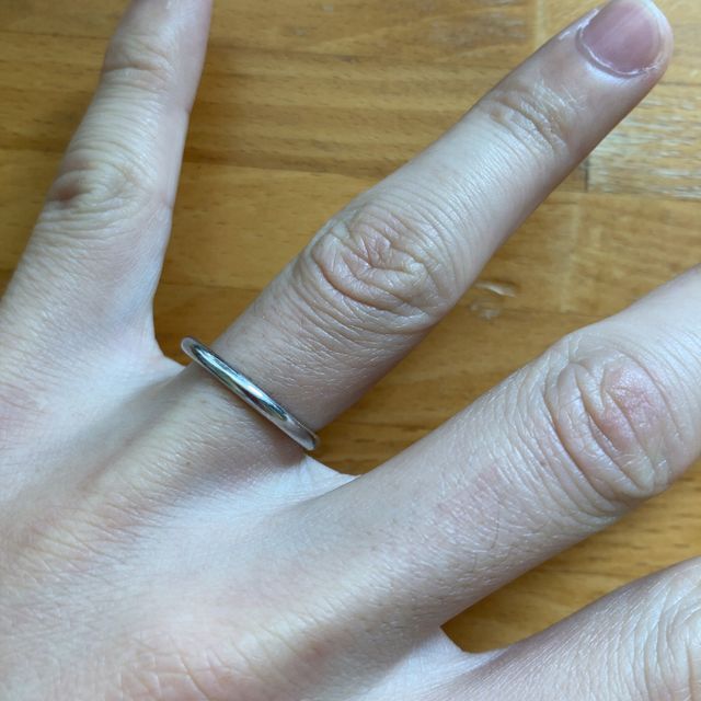【ショーメ(CHAUMET)の口コミ】 シンプルなデザインでとても気に入っています。少し指の節が太いのが気に…