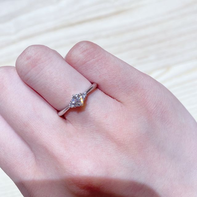 【出雲結(いずもゆい)の口コミ】 デザインと指輪の意味に惹かれて選びました。
今までも2人で乗り越えてき…