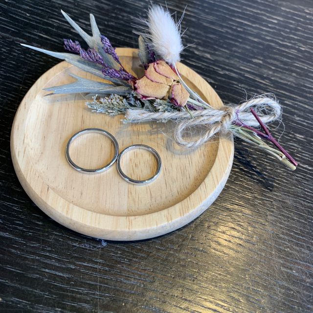 【アカネスの口コミ】 指輪は素材で選びました。
夫の仕事上、手が塩水に濡れることが多く、耐久…