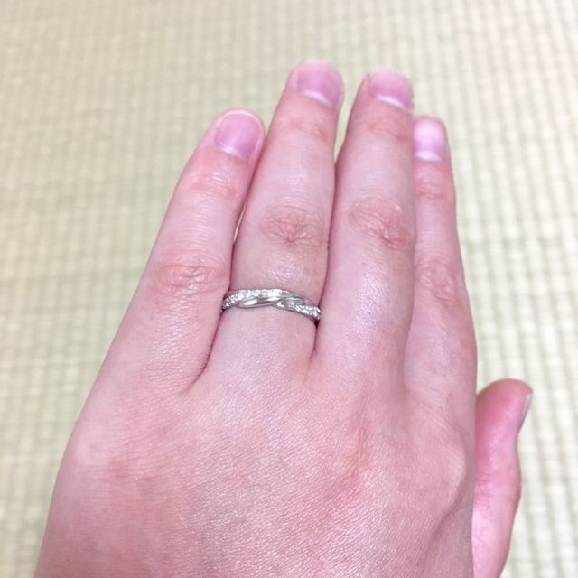 【宝寿堂(ほうじゅどう)の口コミ】 婚約指輪も彼が宝寿堂さんで用意してくれました。
当時、宝石に関して知識…