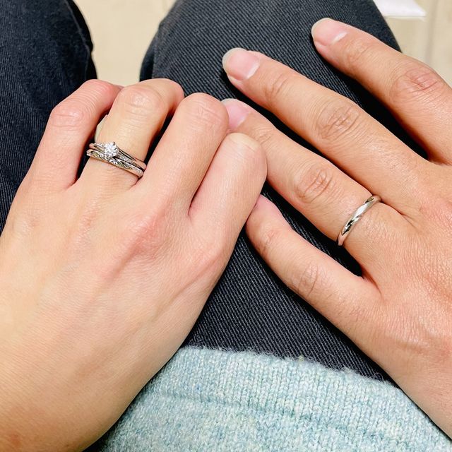 【エクセルコダイヤモンド(EXELCO DIAMOND)の口コミ】 婚約指輪と結婚指輪セットでつけた時のデザインが美しかったです。
ダイヤ…