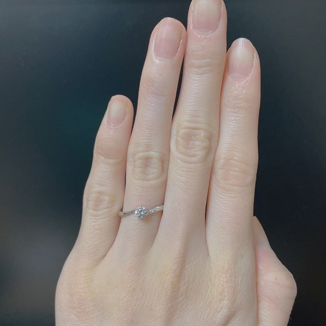 【銀座ダイヤモンドシライシの口コミ】 普段使いしやすいように座が低いものを選びました。また、王道デザインで…