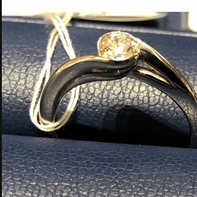 【銀座ダイヤモンドシライシの口コミ】 リングの部分がしっかりしており、指につけたときに、ひとつだけでも存在…