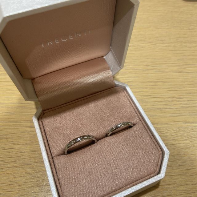 【TRECENTI(トレセンテ)の口コミ】 初めは一石のシンプルなデザインの指輪を選ぼうと考えていました。お店に…